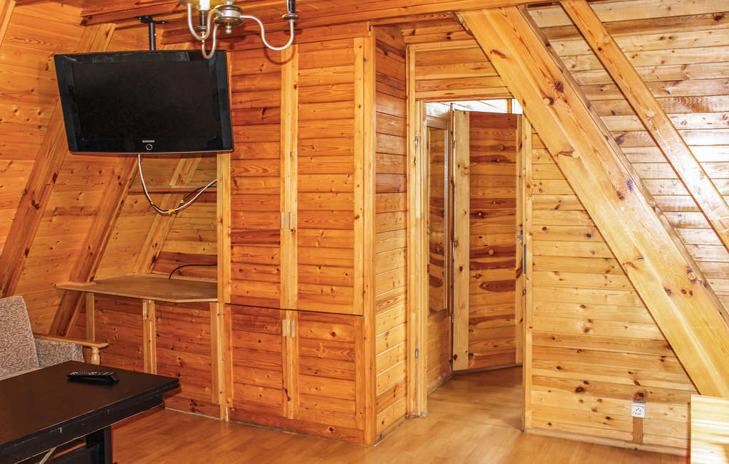 Verbringen Sie eine erholsame Auszeit in diesem gemütlichen Ferienhaus.

Dieses praktisch eingerichtete Holzhaus liegt nur einen kurzen Spaziergang vom langen Sandstrand entfernt und bietet Naturlieb..