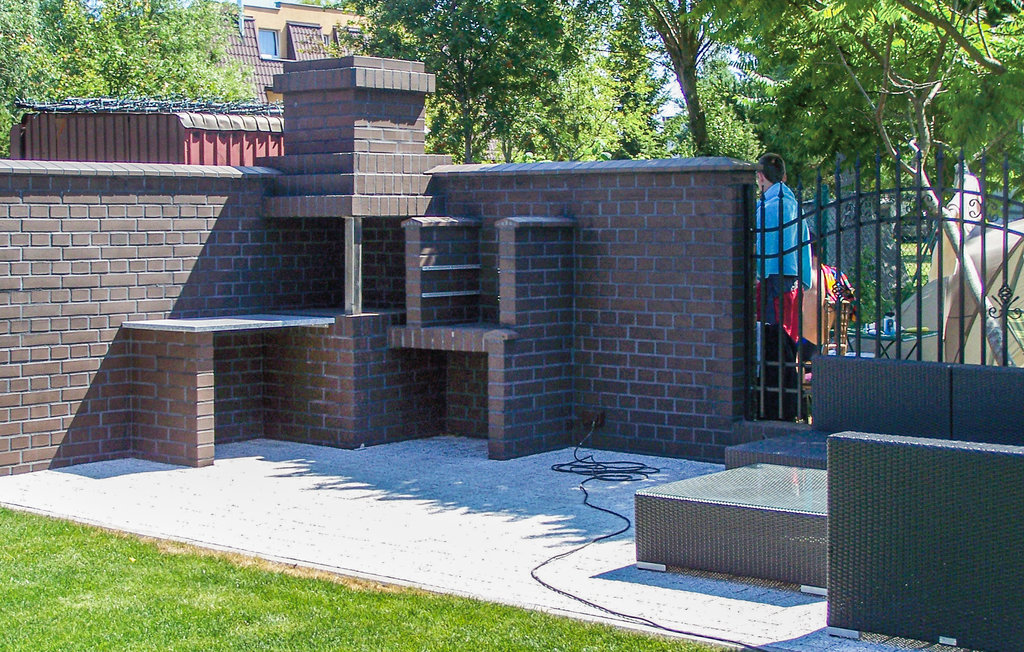 Twee prachtige appartementen op een gedeeld, omheind grondstuk in Grzybowo. Smaakvolle meubels om je goed te voelen. De goed onderhouden tuin heeft gedeelde meubels en een barbecue. De geweldige appar..