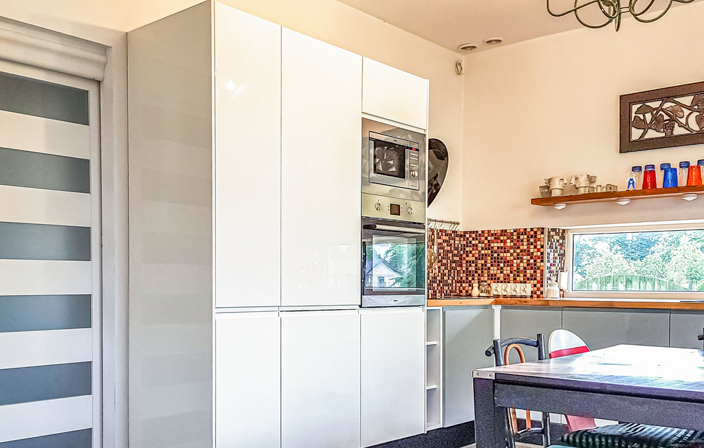 Een nieuw vakantiehuis vlakbij het strand in Nowe Warpno.

Het huis is functioneel en smaakvol ingericht. De moderne, goed uitgeruste keuken biedt gemak bij het bereiden van maaltijden. Je kunt ontspa..