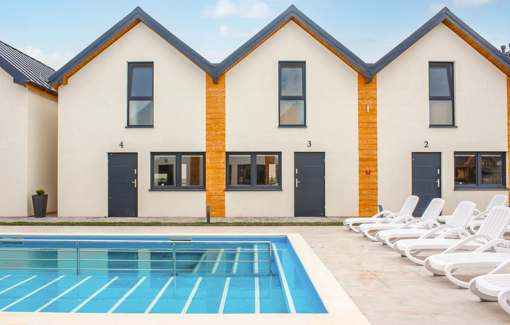 Luxushaus im Ort Rewal.

Dieses Reihenhaus befindet sich in einem Ferienort mit weiteren 20 Häusern. Das Haus hat eine tolle Lage und befindet sich auf einem schönen eingezäunten Grundstück. Jedes..