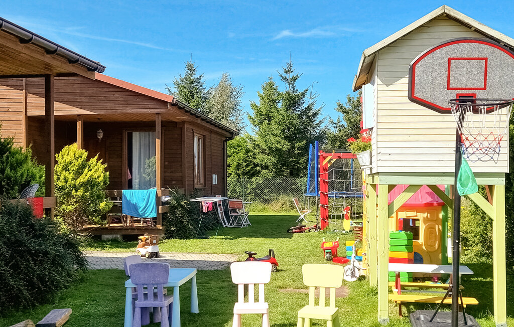 Gemütliches Holzhaus in Strandnähe.

Dieses charmante Ferienhaus liegt in einem Feriengebiet, das ein idealer Ort für Familien mit Kindern ist. Das Haus verfügt über ein gut eingerichtetes Wohnzi..