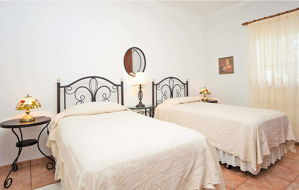 Ferienhaus - Bordeira , Portugal - PTA132 10