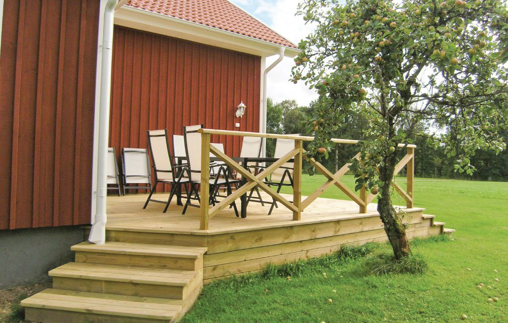 Renoviertes Haus auf Bolmsö am See Bolmen. Sie fangen hier Hecht, Zander und Barsch. Zu den Aktivitäten hier können baden, angeln und einfach das Wasser genießen hören. Zum Sandstrand sind es nur..
