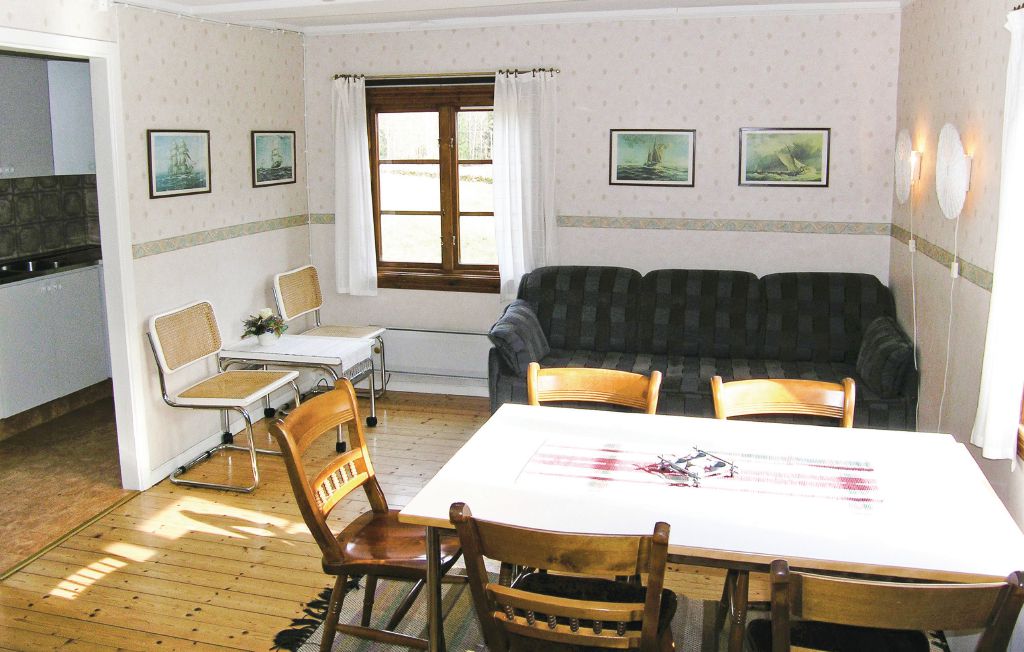Stuga i Hjältevad, 5 bäddar – bild 2 av 5
