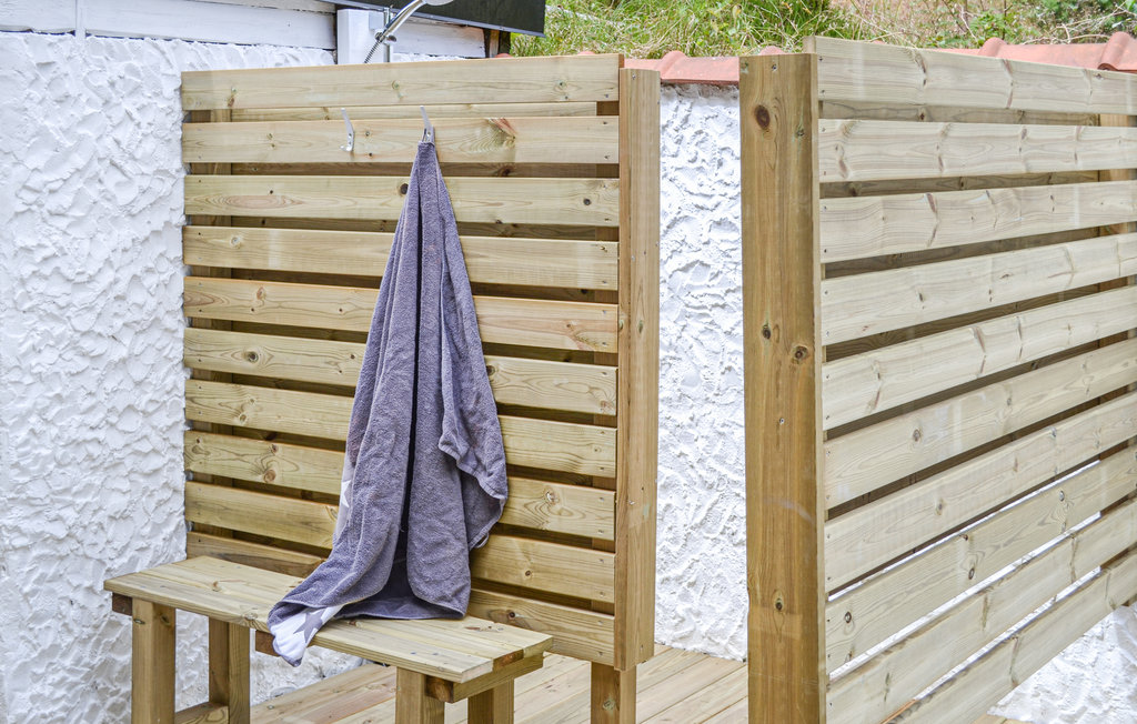 Das gepflegte Ferienhaus liegt an einem schönen Sandstrand mit guten Spazierwegen. Entspannen Sie auf der Südterrasse oder die Sauna. Viele Ausflugsziele in der Nähe von diesem Freizeitgebiet zwisc..