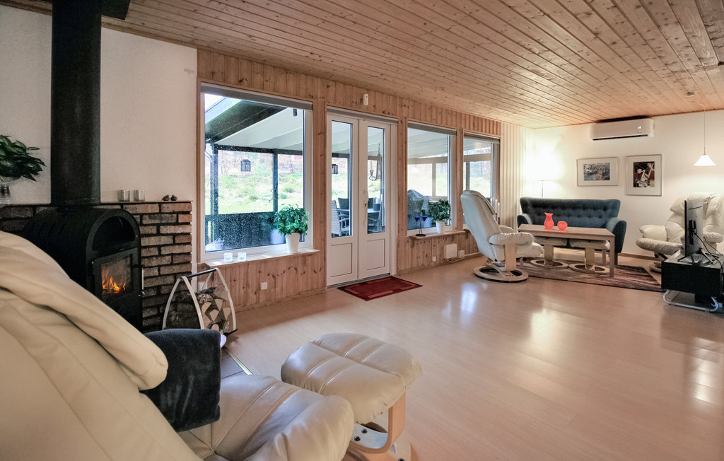 Stuga i Åsljunga, 6 bäddar – bild 3 av 5