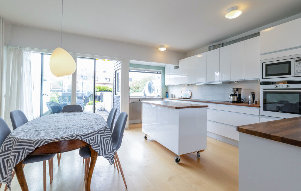 Semesterhus - Simrishamn , Sverige - S12137 8