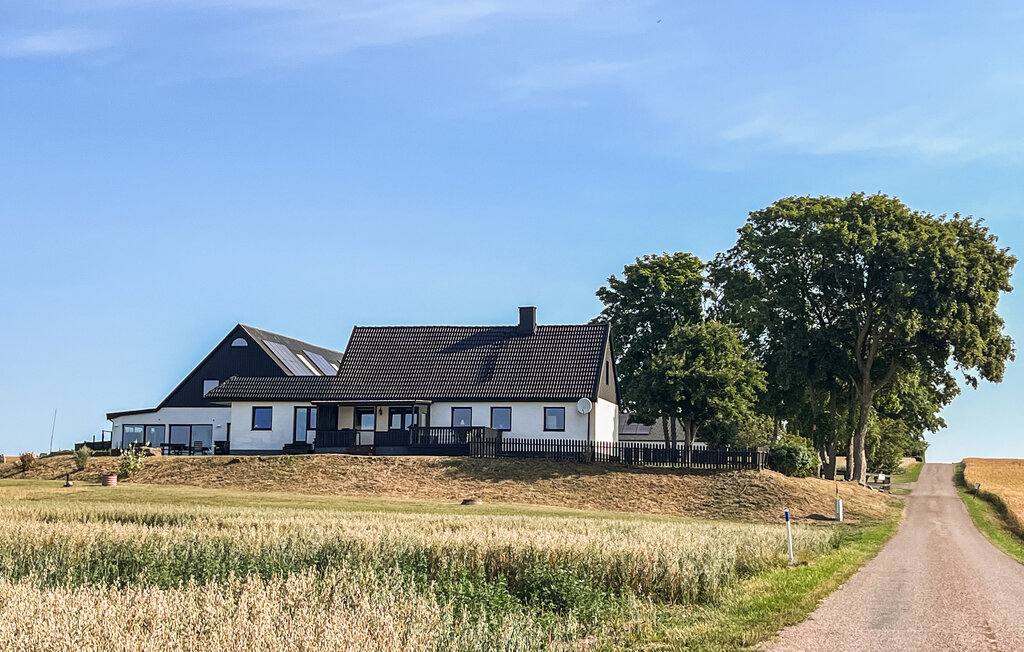 Gård i Hammenhög, 9 bäddar – bild 1 av 5