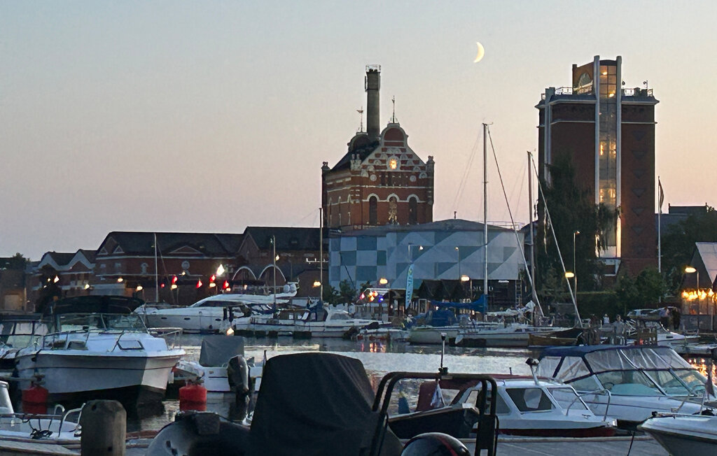 Semesterhus - Åhus , Sverige - S13064 16