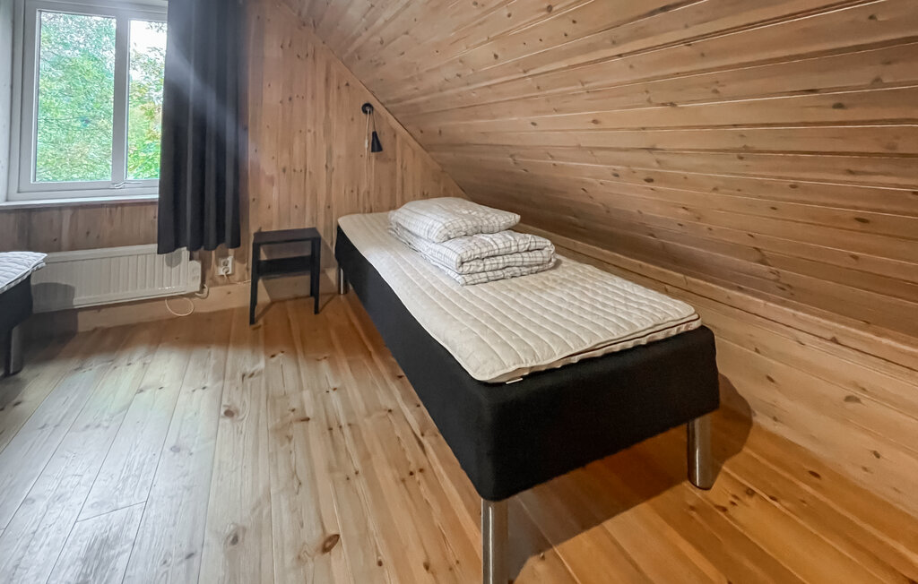 Verheug u op prachtige natuurbelevenissen tijdens uw vakantie in dit vakantiehuis aan het meer.

Dit gezellige huis verwelkomt u in het idyllische vakantiepark Våxtorp, de ideale uitvalsbasis om de o..