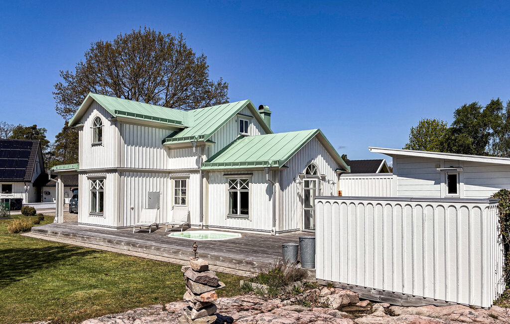 Stuga i Hasslö, 10 bäddar – bild 2 av 5