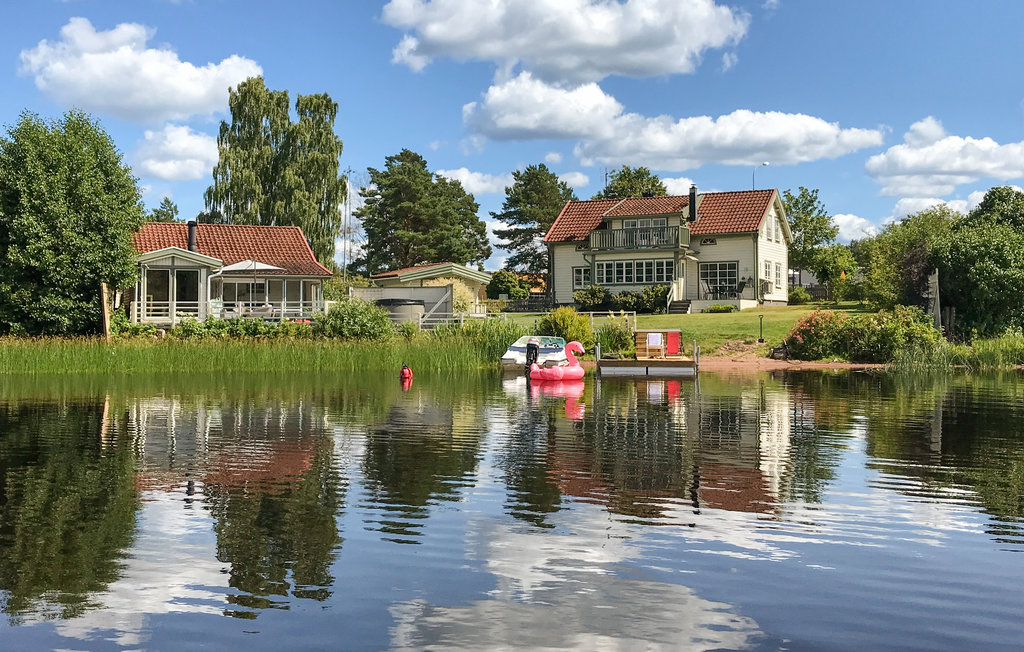 Stuga i Hjältevad, 9 bäddar – bild 2 av 5