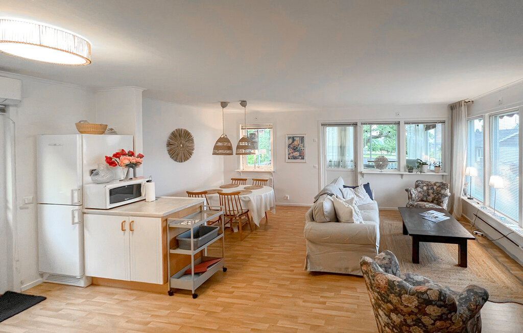 Stuga i Uppgränna, 4 bäddar – bild 3 av 5