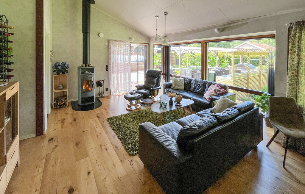 Stuga i Löttorp, 8 bäddar – bild 3 av 5