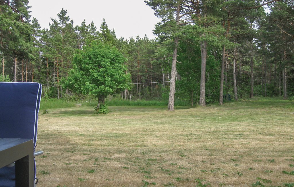 Ferienhaus mit eineinhalb Stockwerken in der Nähe vom Meer. In Fleringe gibt es eine Steinküste, die zu den schönsten auf Gotland zählt. Besuchen Sie das Bläse Steinmetzmuseum.