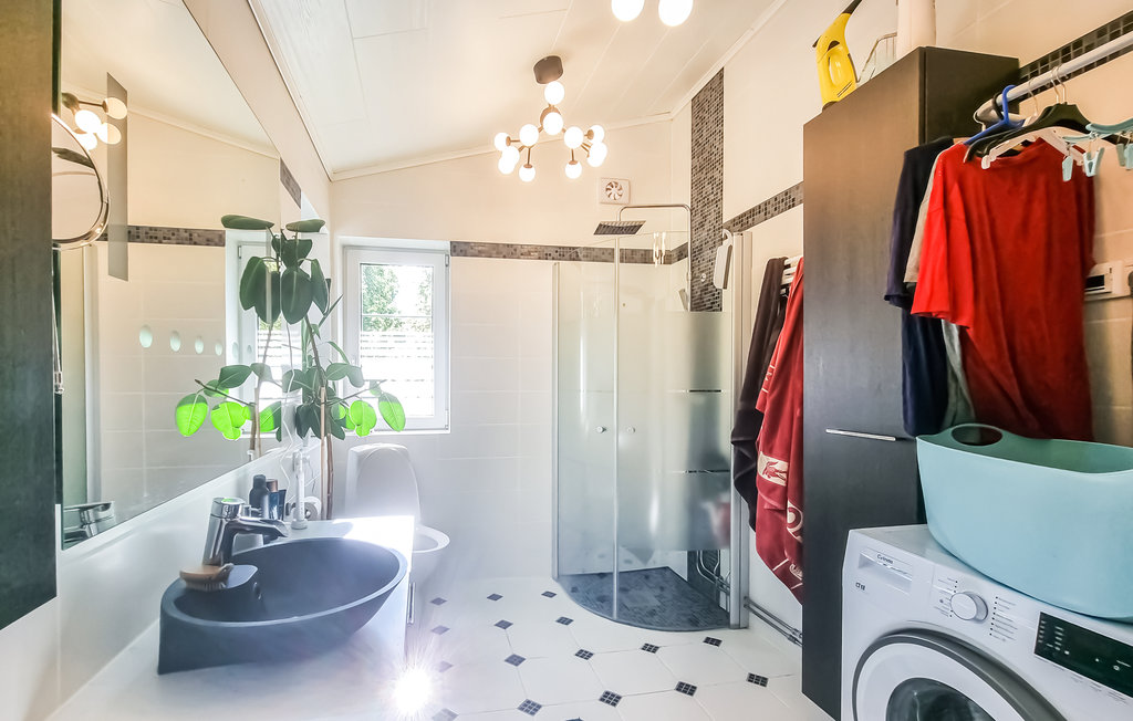 Semesterhus - Hova , Sverige - S50533 18