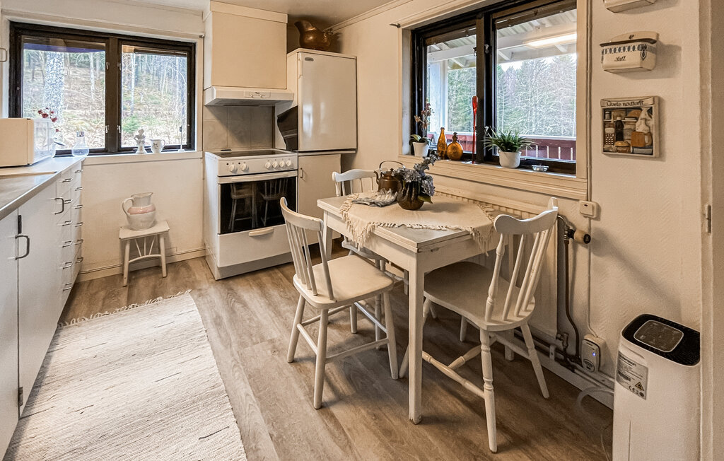 Stuga i Fristad, 4 bäddar – bild 3 av 5