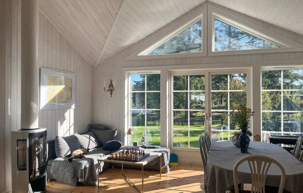 Stuga i Husby-rekarne, 6 bäddar – bild 4 av 5