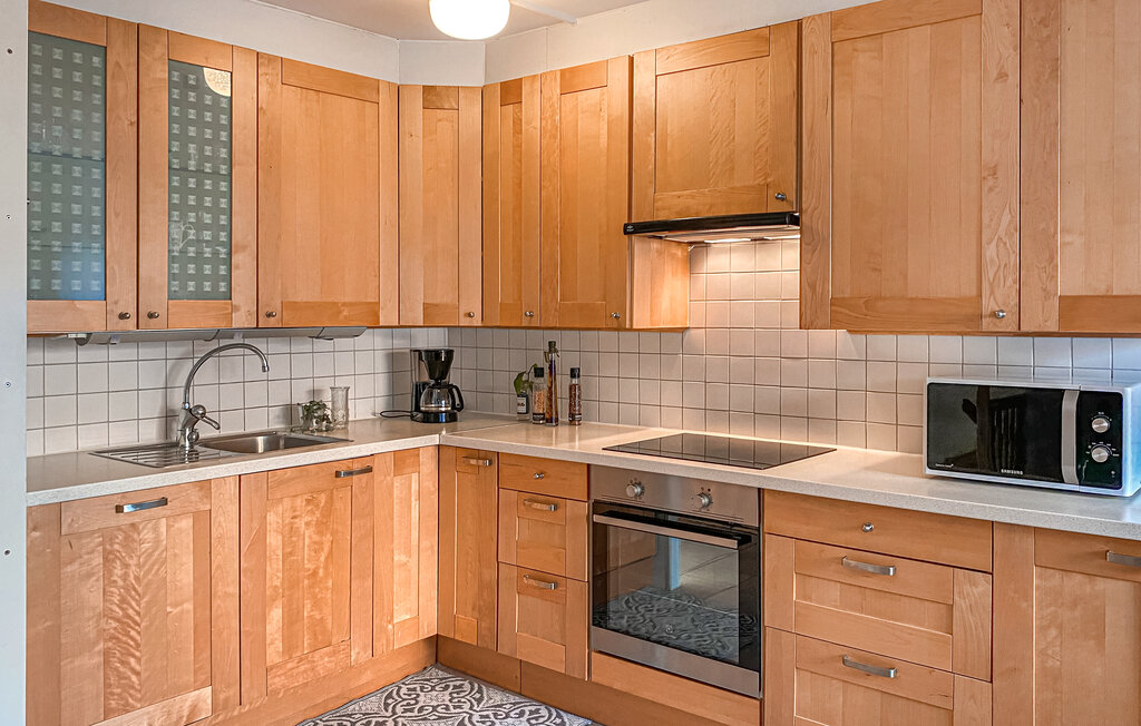 Semesterhus - Skogås , Sverige - S70316 4