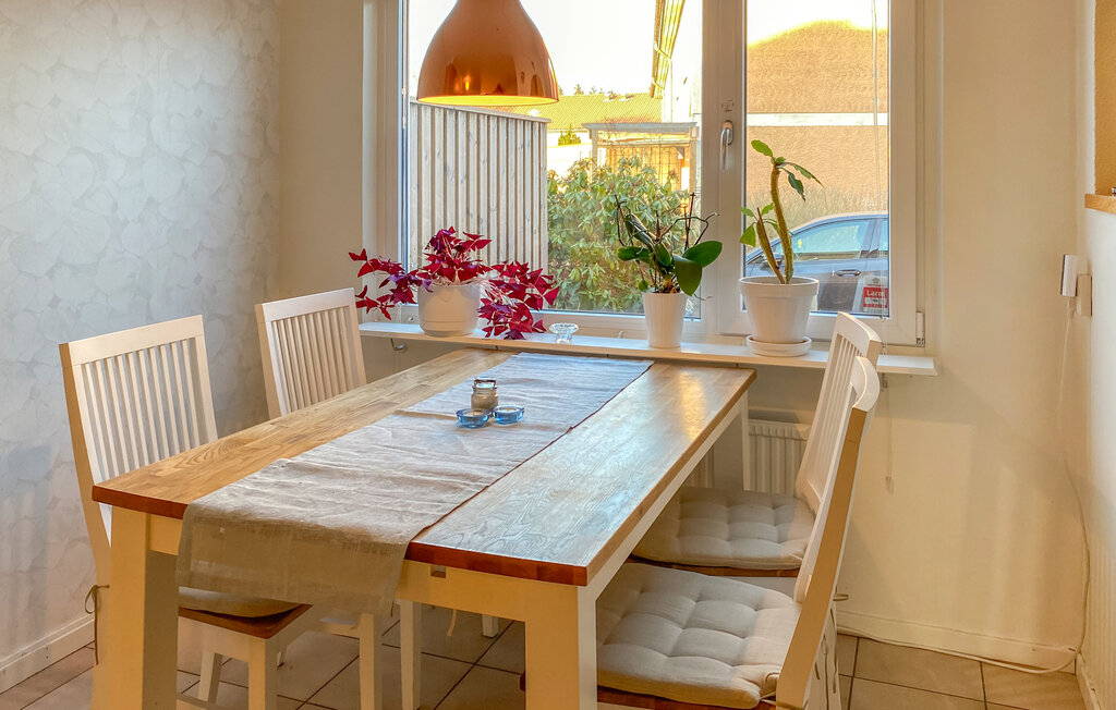 Semesterhus - Skogås , Sverige - S70316 5