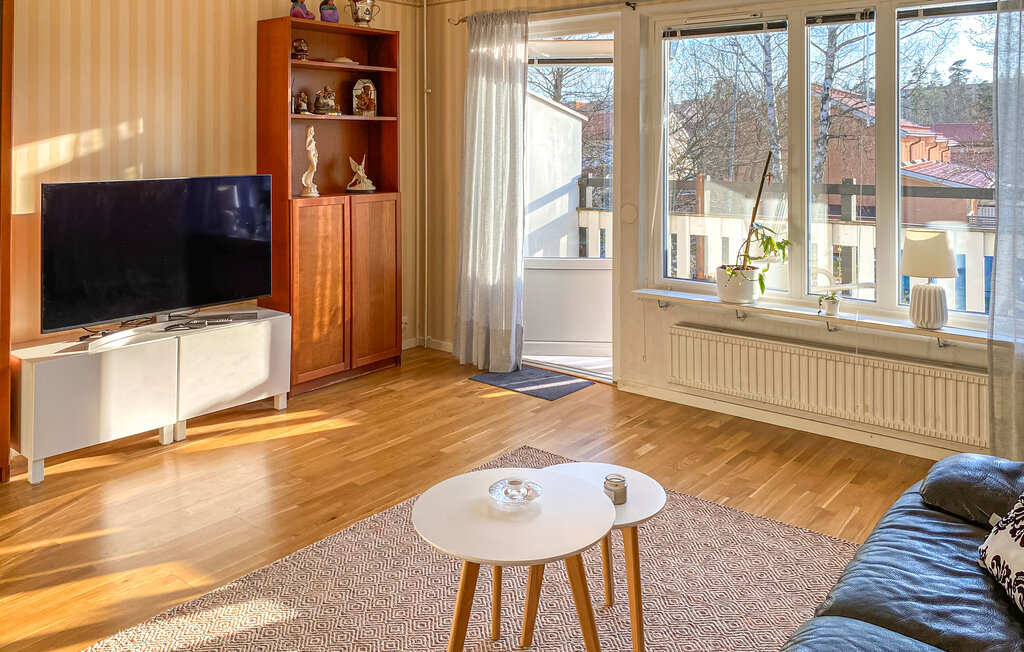 Semesterhus - Skogås , Sverige - S70316 2