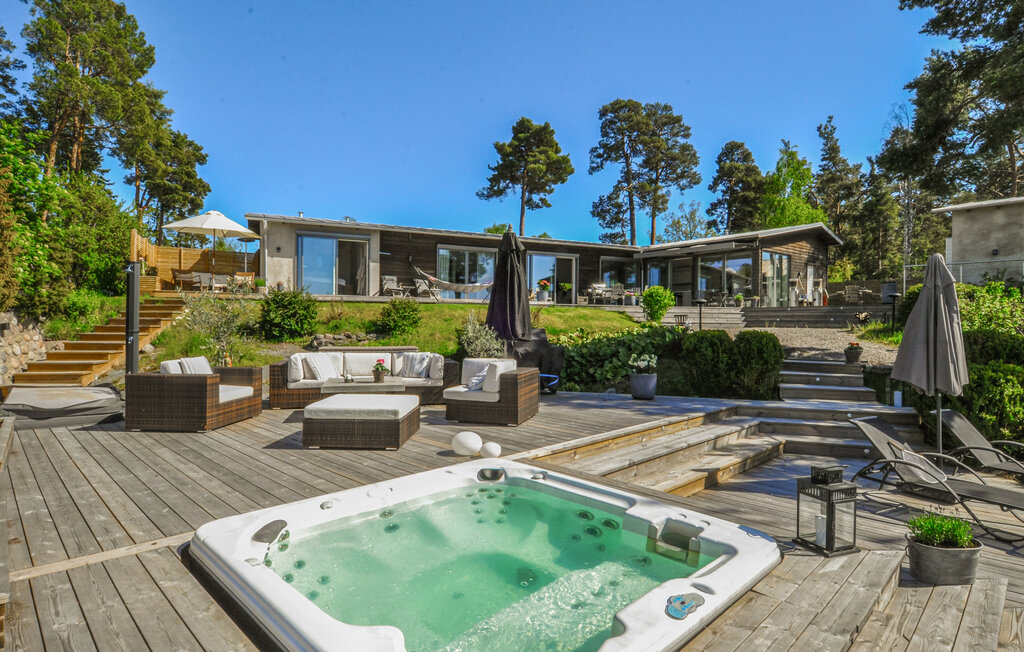 Stuga i Saltsjöbaden, 11 bäddar – bild 2 av 5