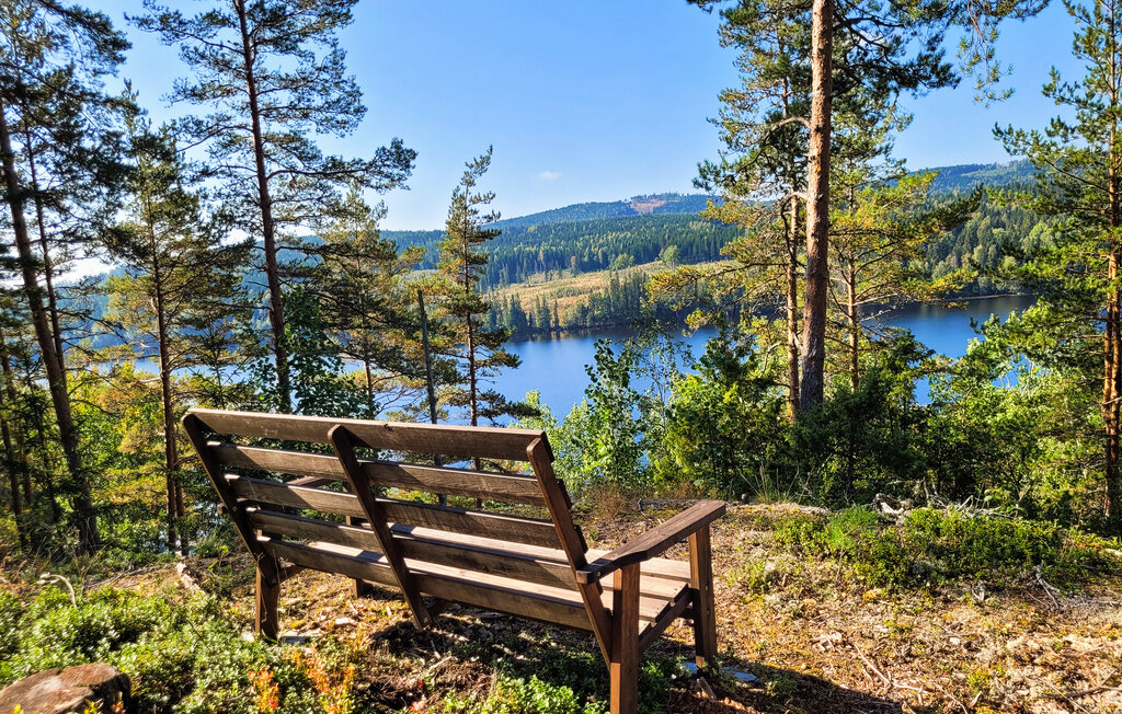 Verleben Sie schöne Tage in diesem Haus, nur einen kleinen Spaziergang vom See Bergsjön entfernt.

Raus mit dem Stress und rein mit der Ruhe! Dieses Holzhaus finden Sie nahe dem Angel- und Badesee B..