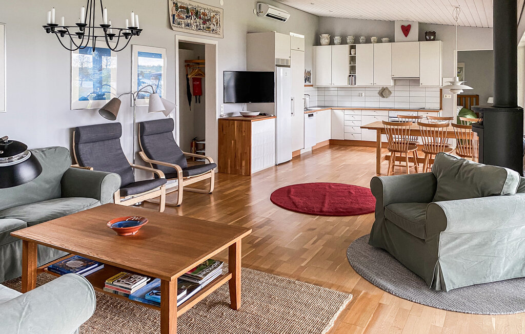 Stuga i Kristinehamn, 6 bäddar – bild 2 av 5