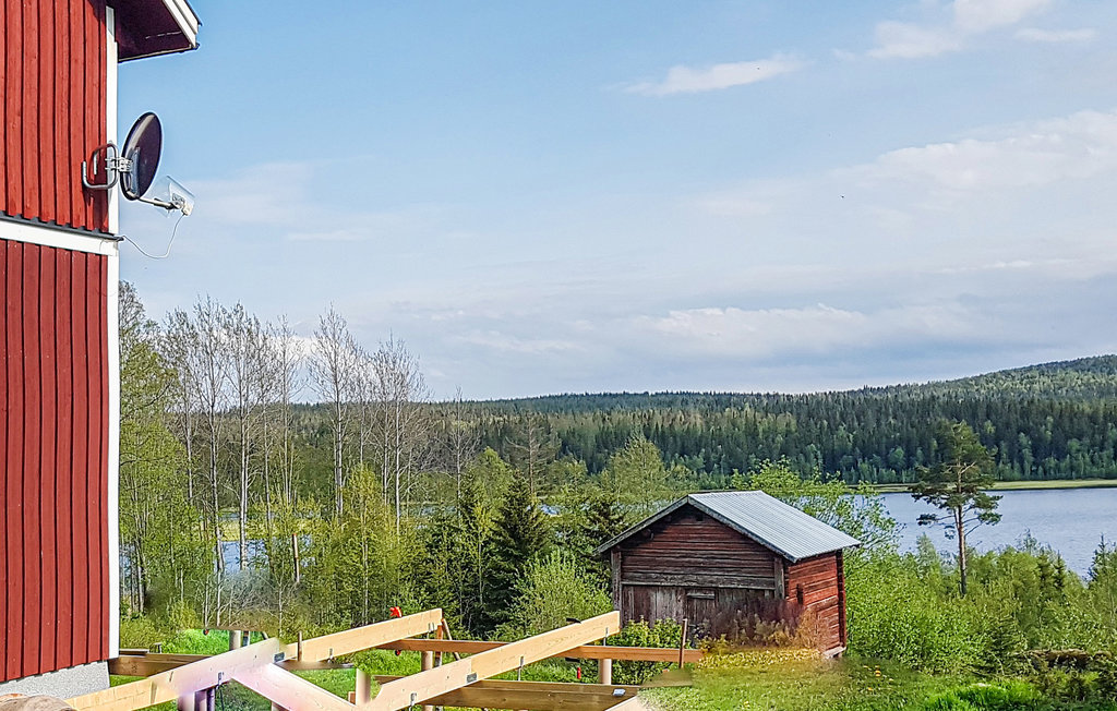 Freuen Sie sich auf einen Urlaub im Ferienhaus in schöner Lage am See Munktorpsjön. 

Das Haus ist modern und gemütlich eingerichtet und bietet bis zu 8 Personen Platz für einen erholsamen Urlaub...