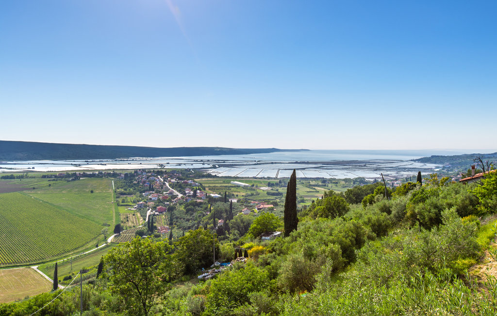 Verbringen Sie einen herrlichen Urlaub in dieser einladenden Ferienwohnung.

Willkommen in Sečovlje und in dieser schönen Ferienwohnung in einem Haus mit zwei Wohnungen, die Ihnen und Ihrer Familie ..