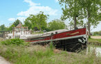 Houseboat - Canal de Bourgogne , France - FGC012 9