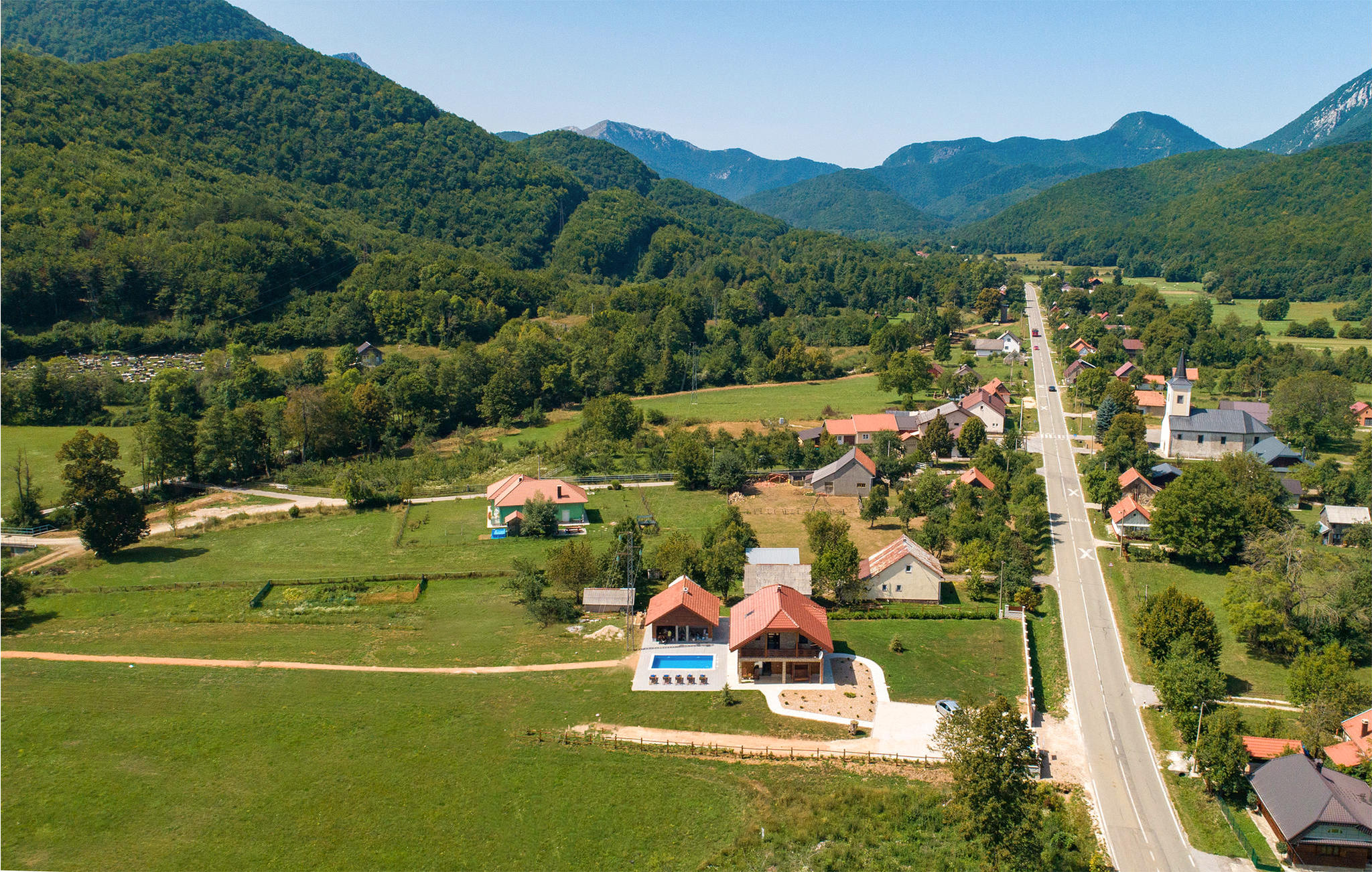 Vakantiehuis met privé zwembad in Gospic-Brusane (Kroatië) voor 9 personen