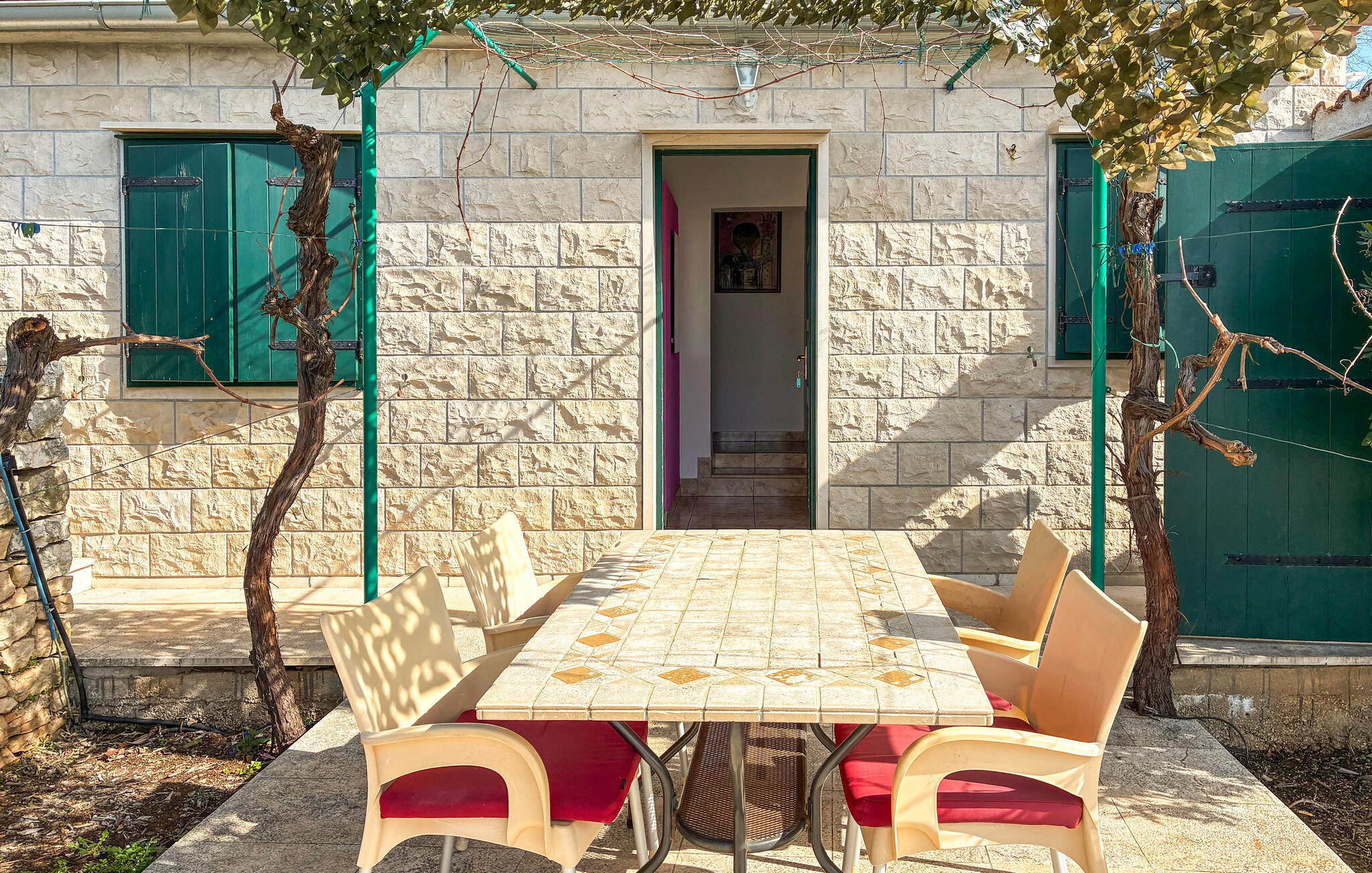 Ferienhaus mit umzäuntem Garten in Brac - Donji Humac (Kroatien) und 1 Hund erlaubt