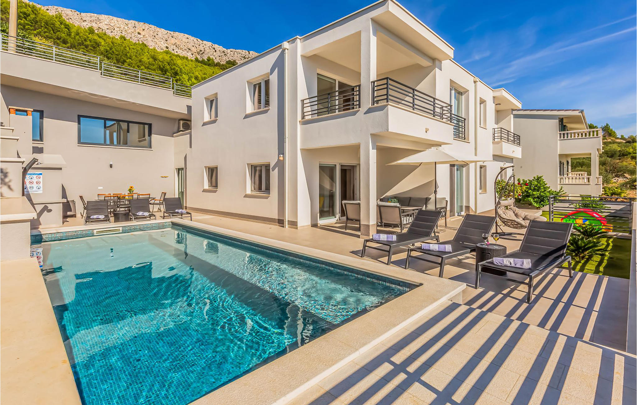 Vakantiehuis met privé zwembad in Omis-Jesenice (Kroatië) voor 9 personen