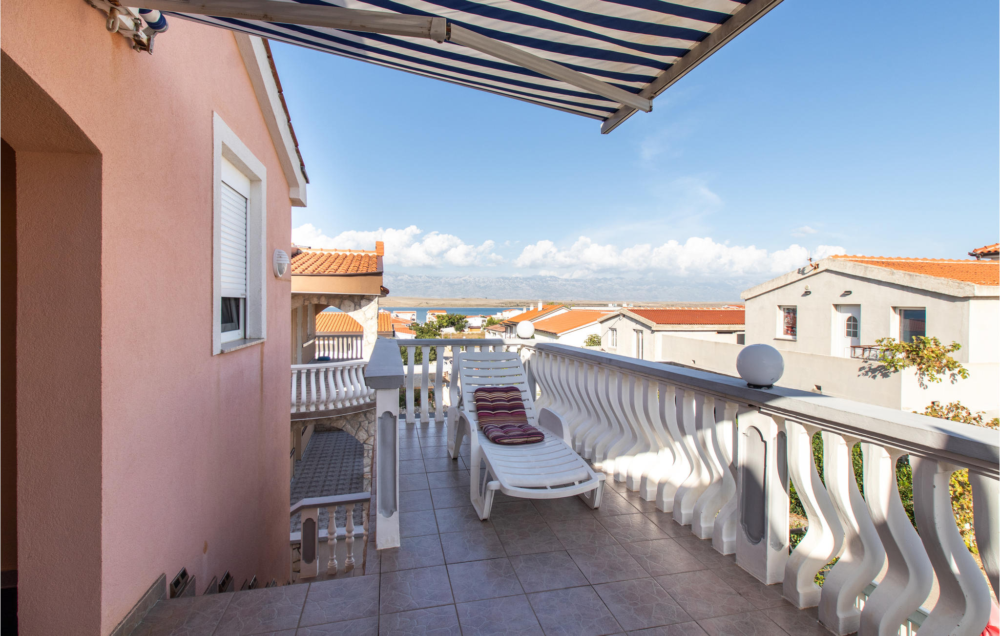 Vakantiehuis met omheinde tuin in Vir (Kroatië) 1 hond is welkom