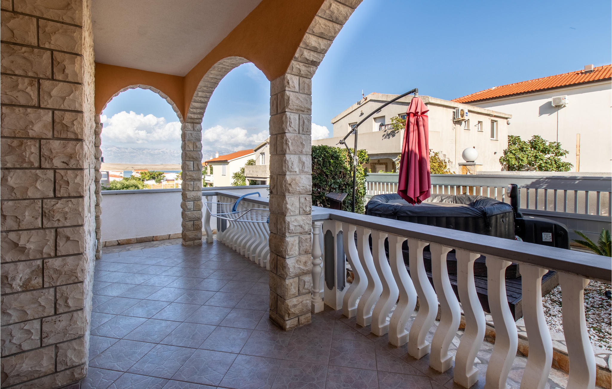 Vakantiehuis met omheinde tuin in Vir (Kroatië) 1 hond is welkom