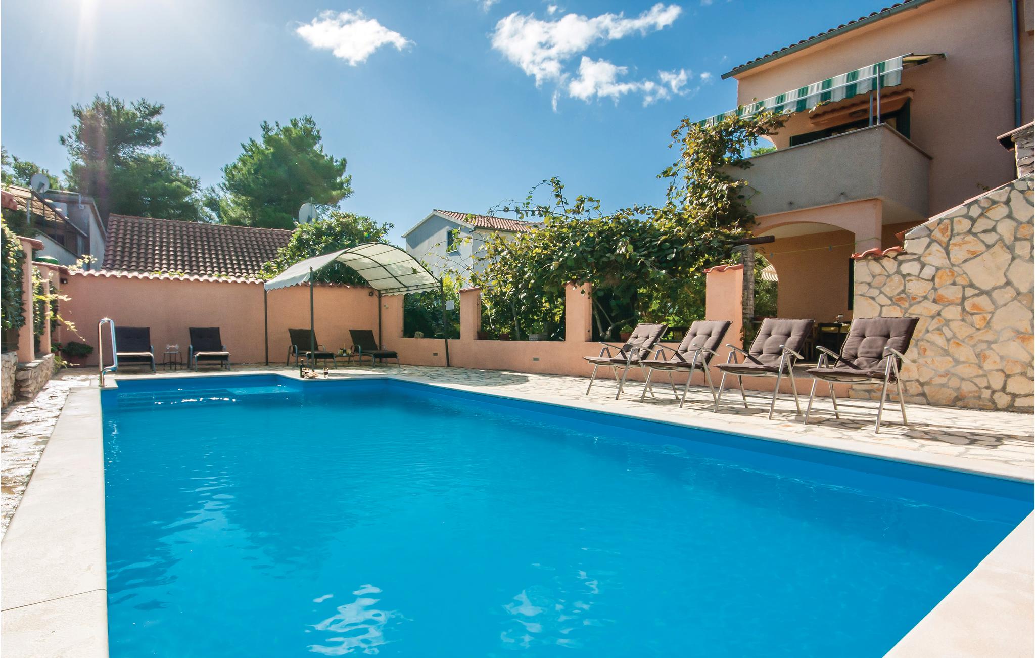 Vakantiehuis met zwembad in Sibenik-Jadrija (Kroatië) voor 4 personen