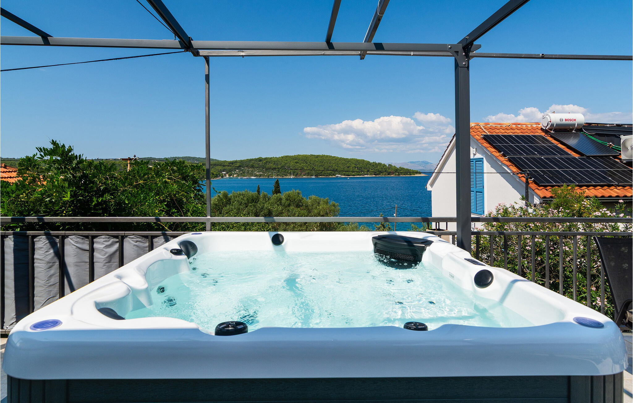 Vakantiehuis met bubbelbad in Solta - Necujam (Kroatië) voor 6 personen