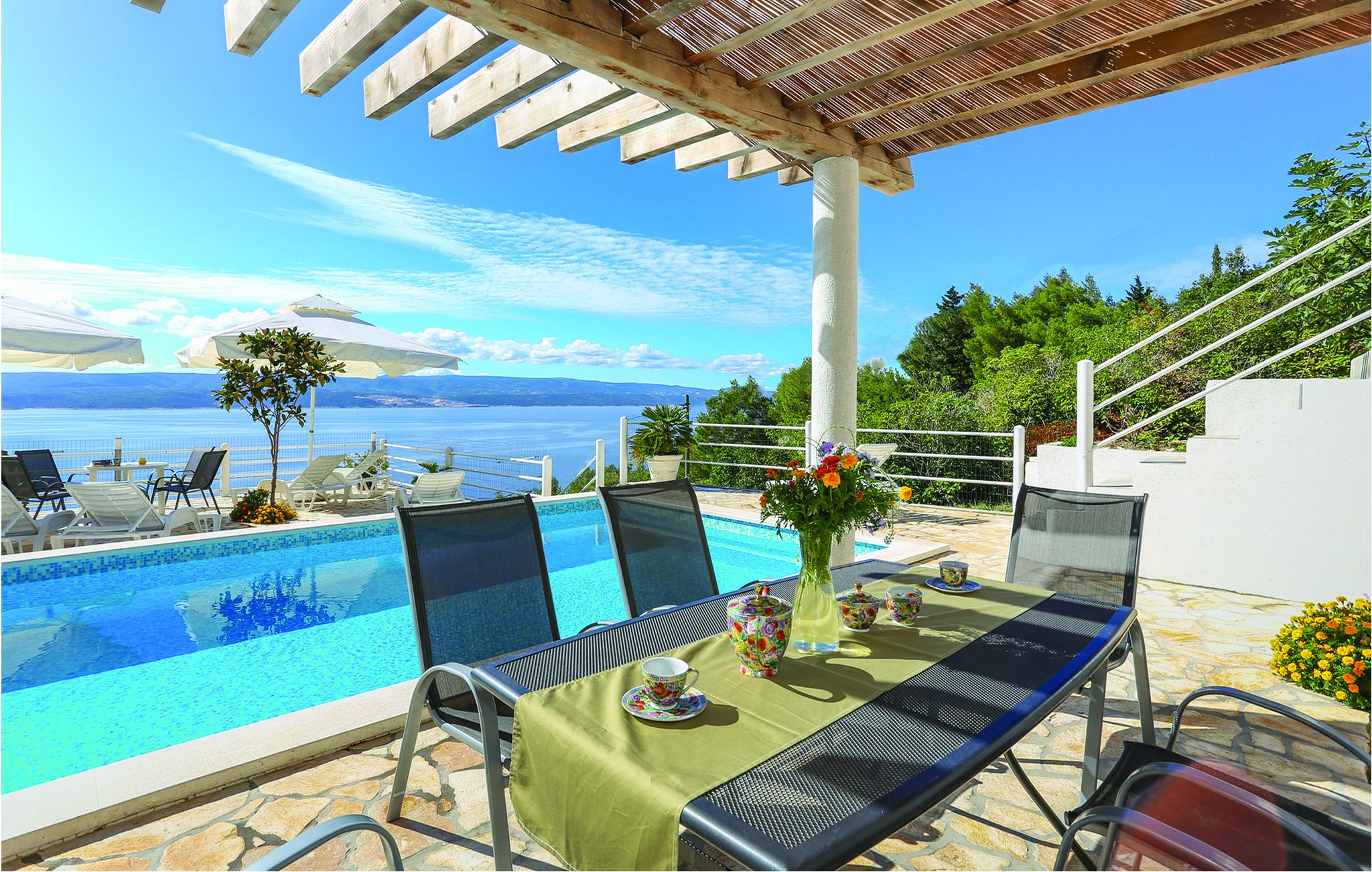 Vakantiehuis met zwembad in Omis-Mimice (Kroatië) voor 3 personen