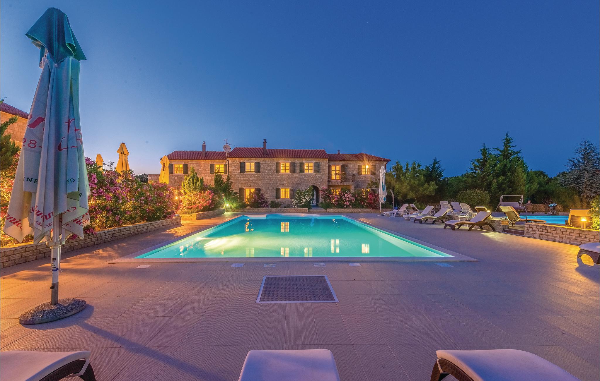 Vakantiehuis met zwembad in Sibenik-Drinovci (Kroatië) voor 8 personen