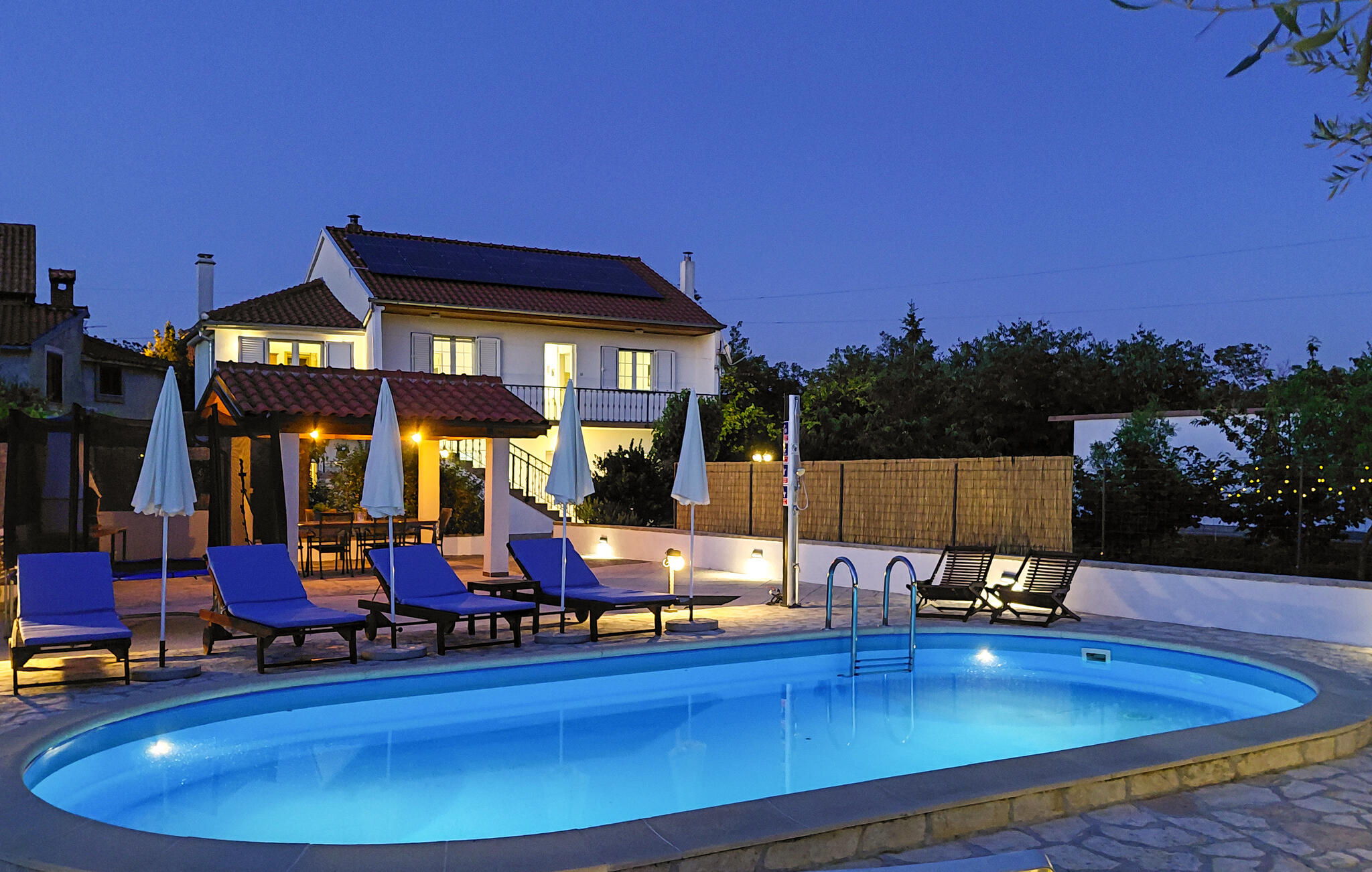 Vakantiehuis met privé zwembad in Sibenik-Dubrava (Kroatië) voor 8 personen