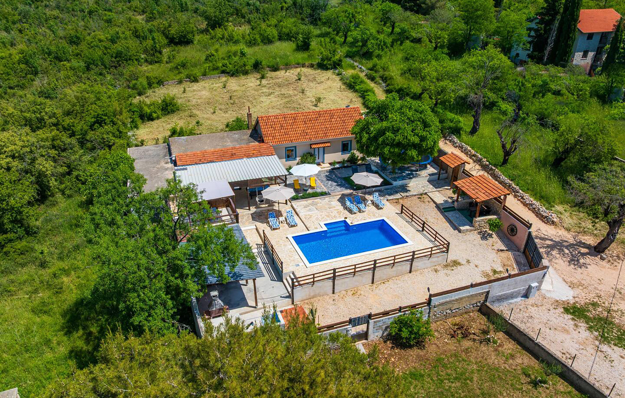 Vakantiehuis met privé zwembad in Zadar-Zapuzane (Kroatië) voor 8 personen