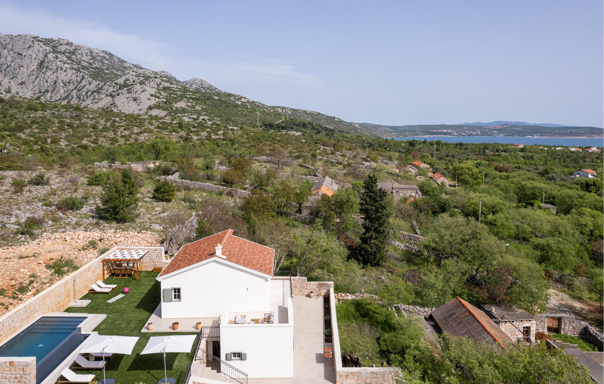Vakantiehuis met privé zwembad in Starigrad Paklenica-Seline (Kroatië) voor 8 personen