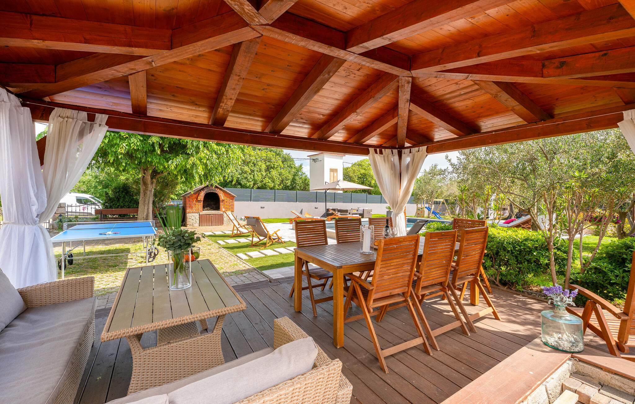 Vakantiehuis met omheinde tuin in Starigrad Paklenica (Kroatië) 2 honden zijn welkom
