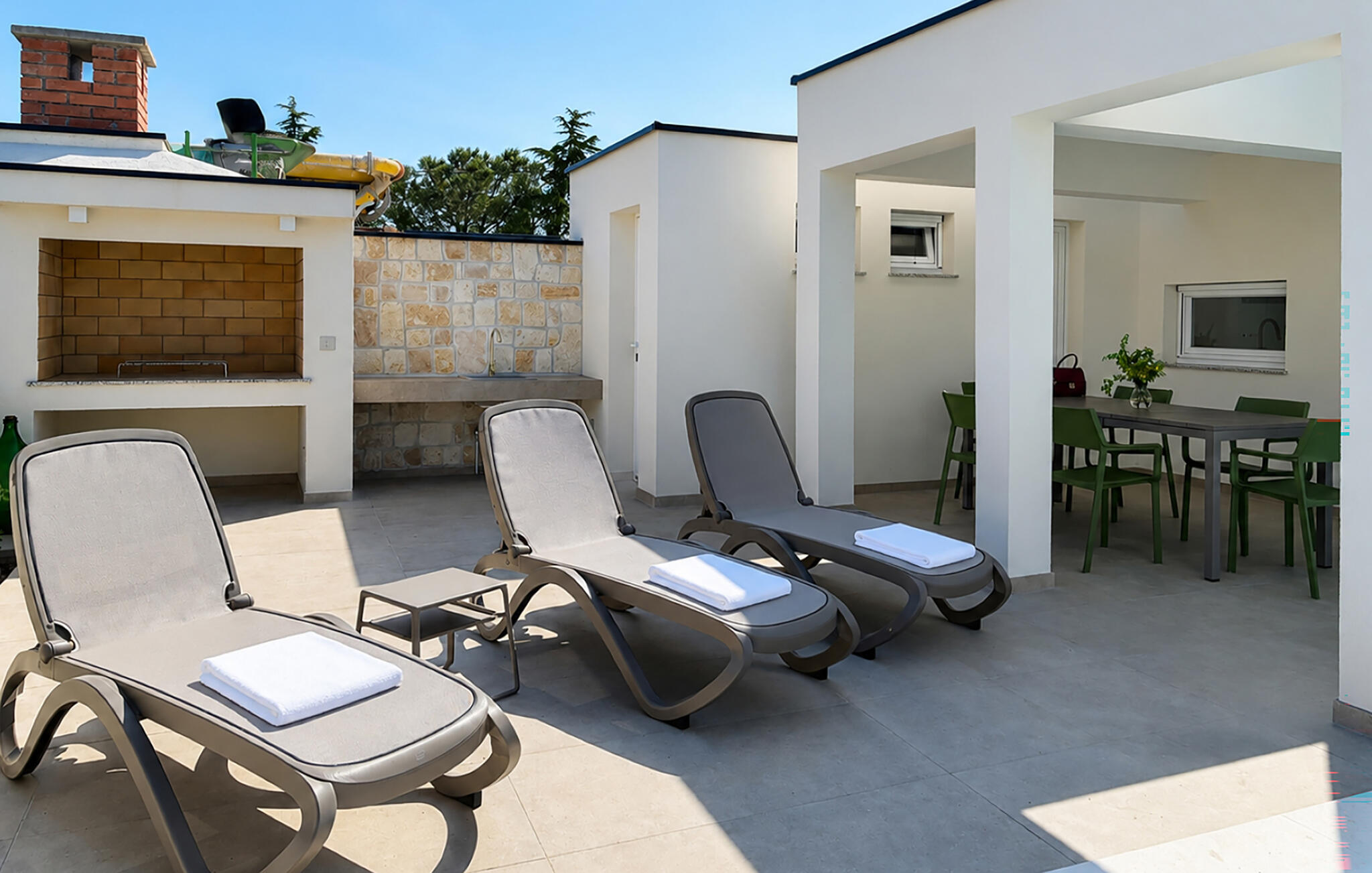 Ferienhaus mit umzäuntem Garten in Zadar - Policnik (Kroatien) und 1 Hund erlaubt