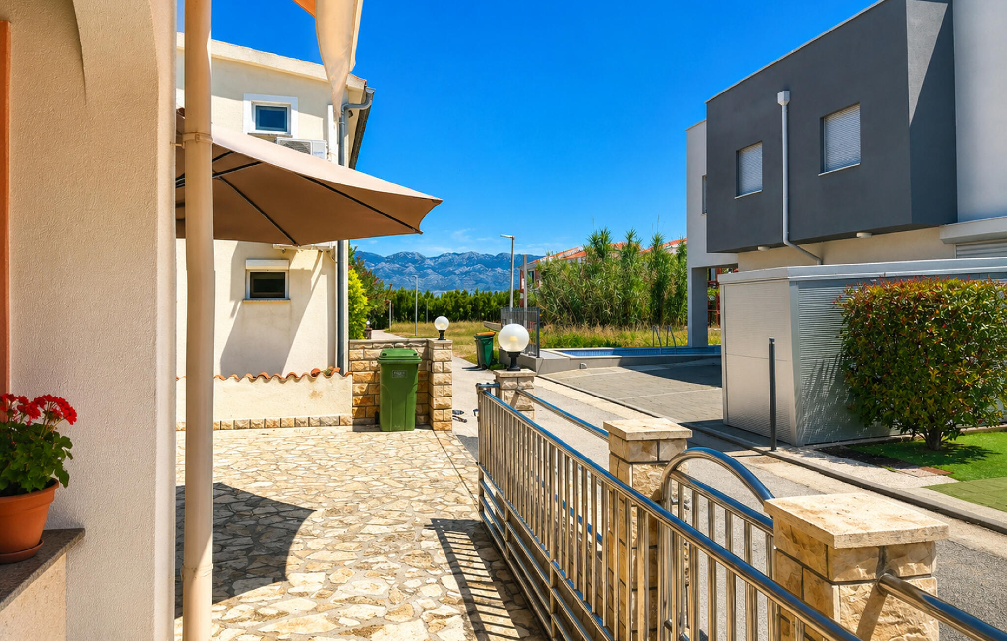 Ferienhaus mit umzäuntem Garten in Nin - Sabunike (Kroatien) und 1 Hund erlaubt