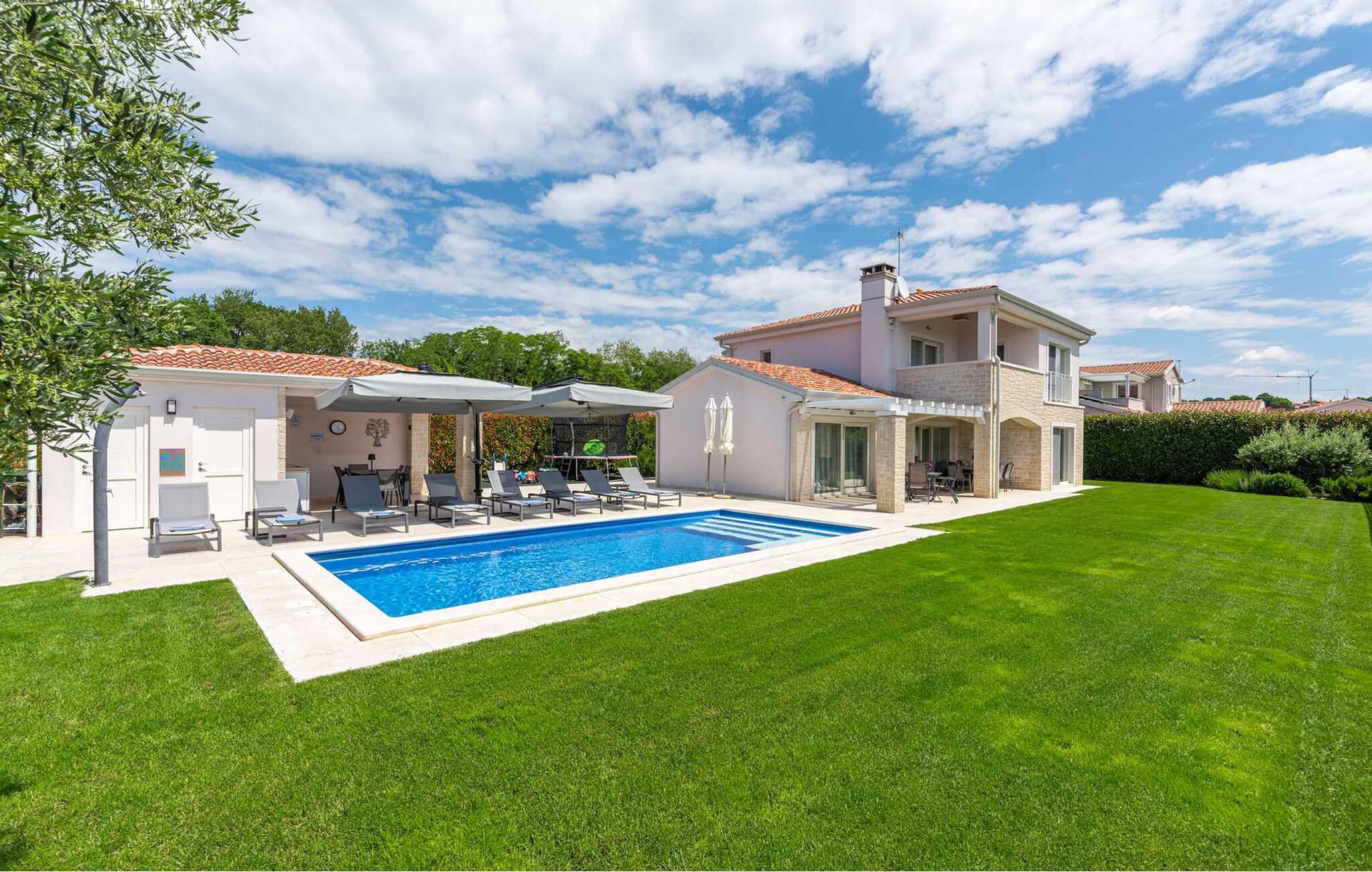 Ferienhaus mit umzäuntem Garten in Porec-Deklici (Kroatien) und 2 Hunde erlaubt