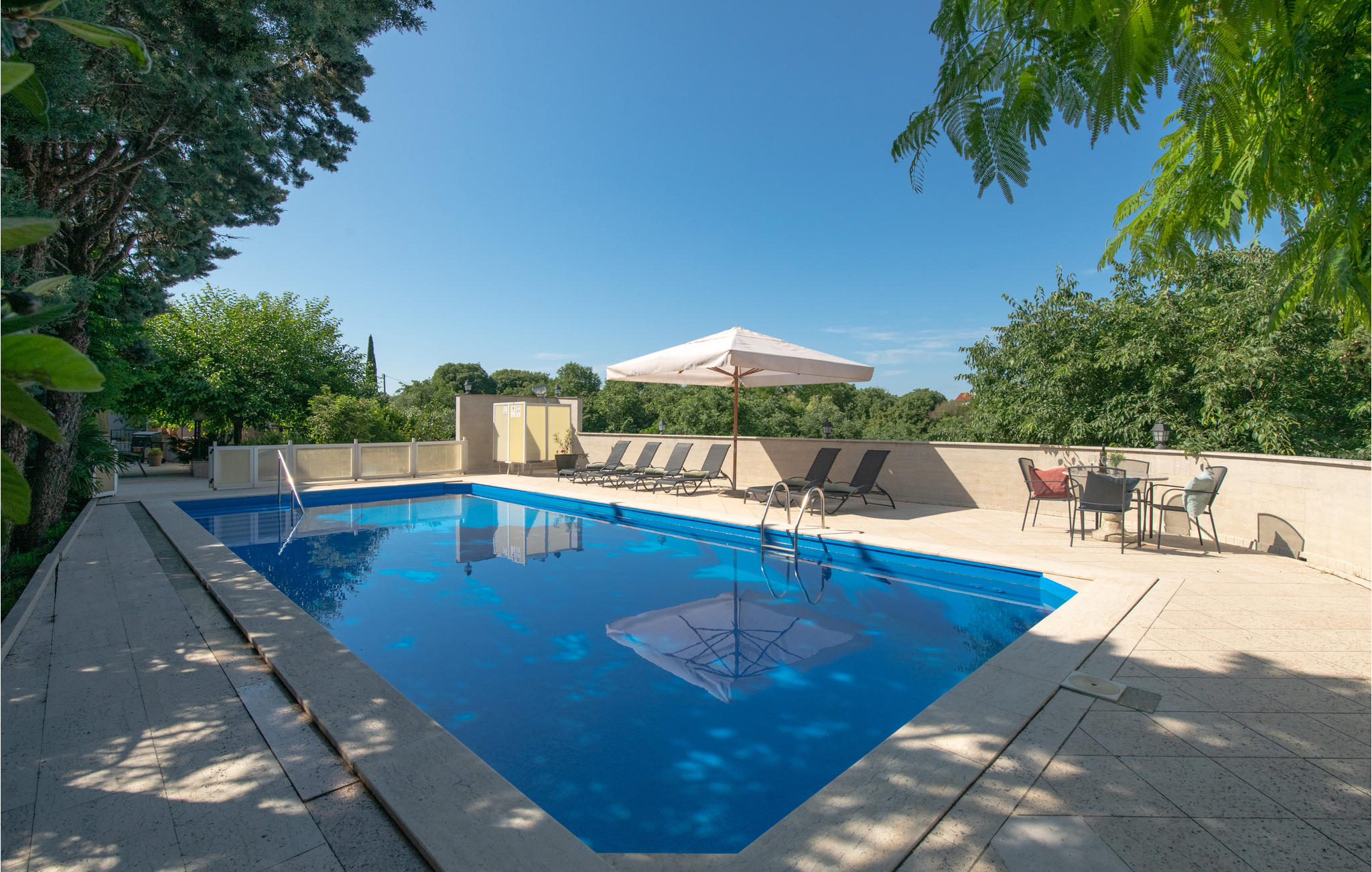 Vakantiehuis met privé zwembad in Krnica (Kroatië) voor 8 personen