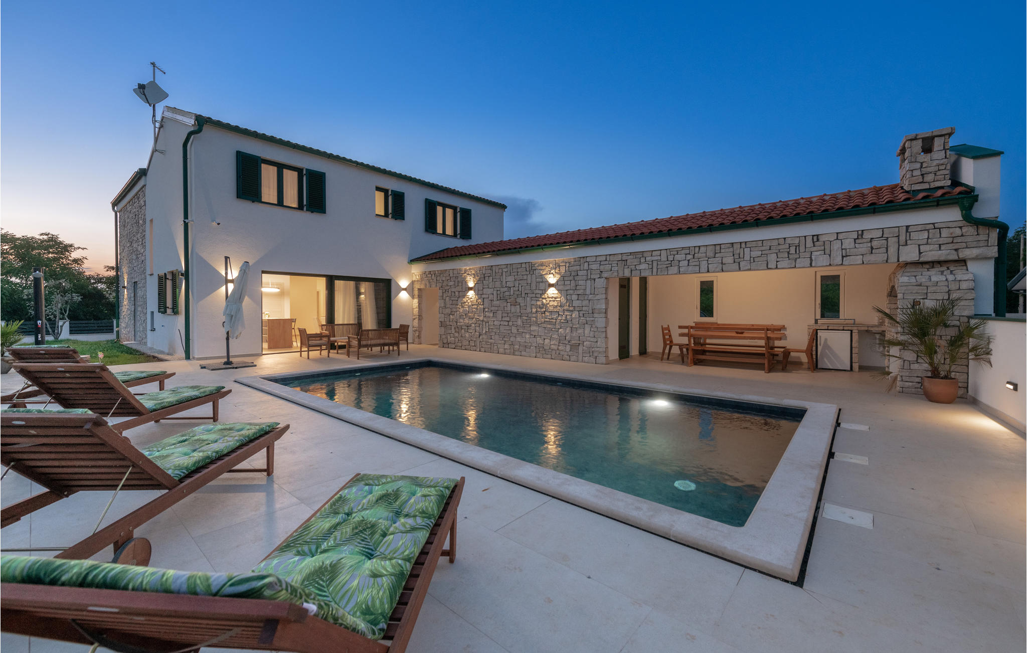 Vakantiehuis met privé zwembad in Krnica (Kroatië) voor 7 personen