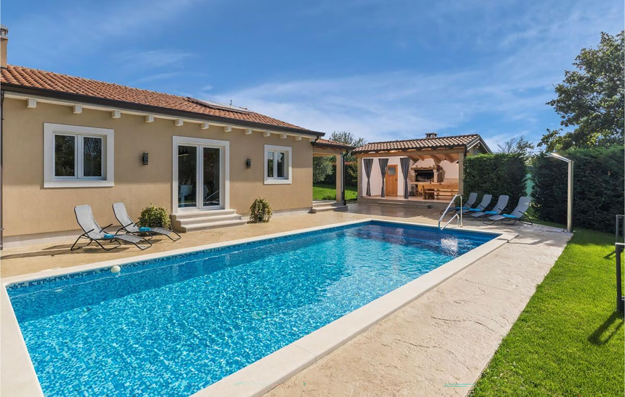 Ferienhaus mit umzäuntem Garten in Tinjan-Milohanici (Kroatien) und 1 Hund erlaubt